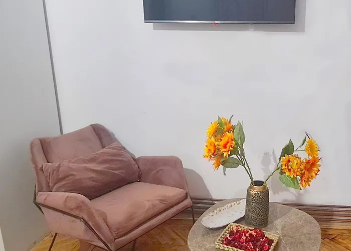 Cozy Studio In Noble House Main Square