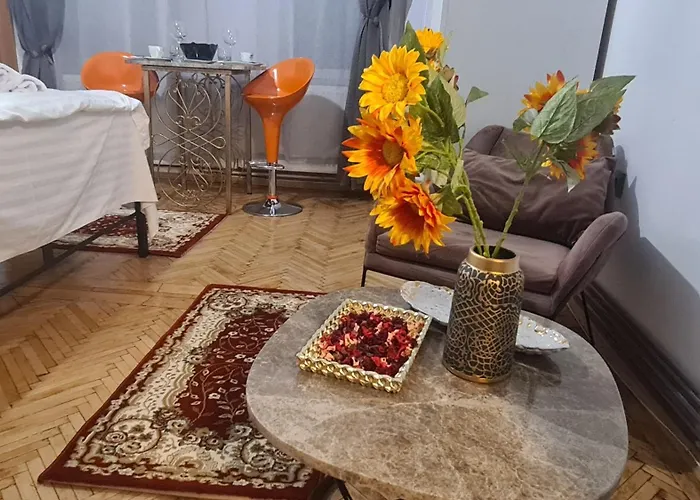 Cozy Studio In Noble House Main Square