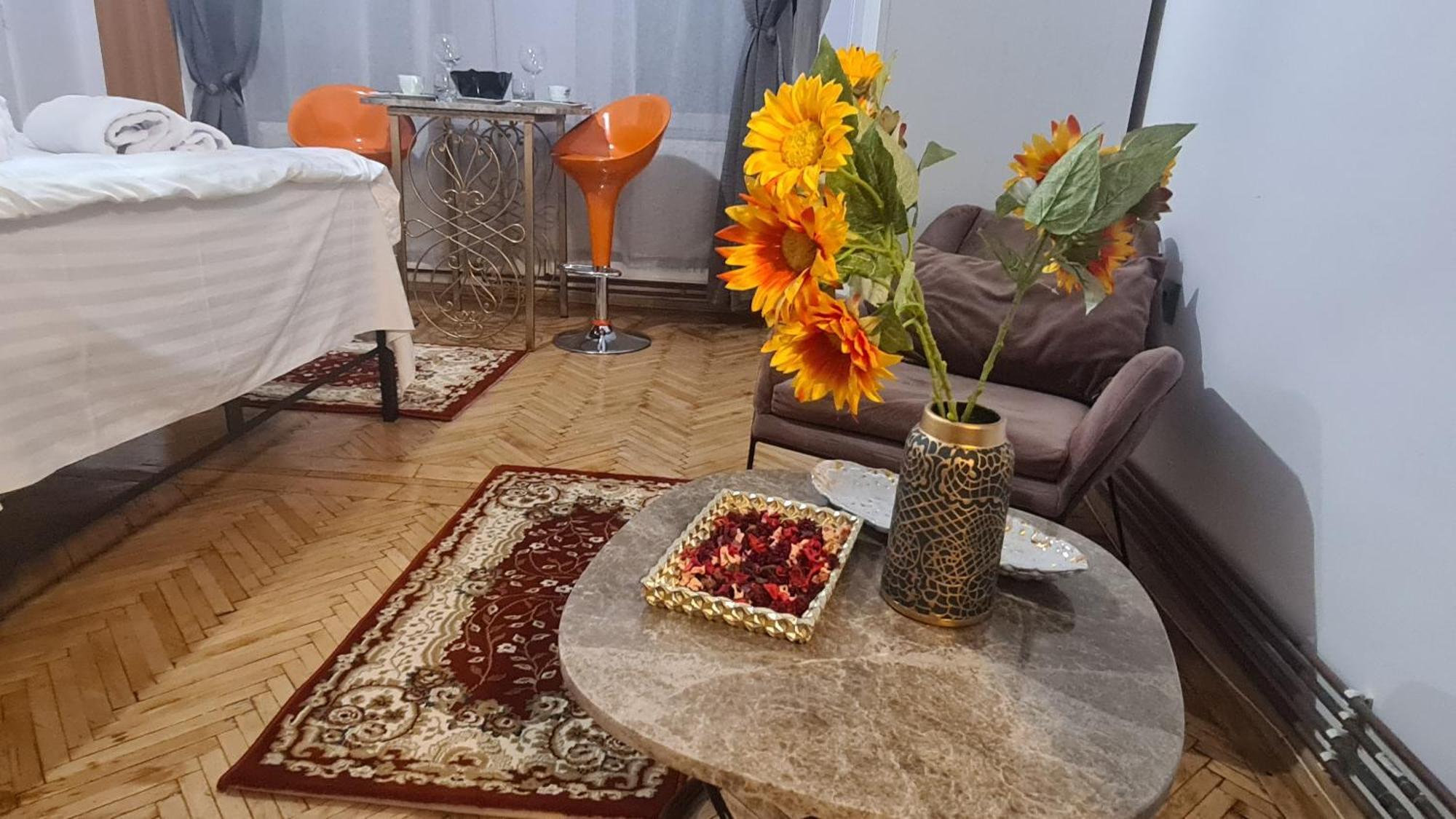 Cozy In Noble House Main Square Apartment *